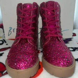 BNIB Betsey Johnson Hudson Fuchsia Pink Rhinestone Boots